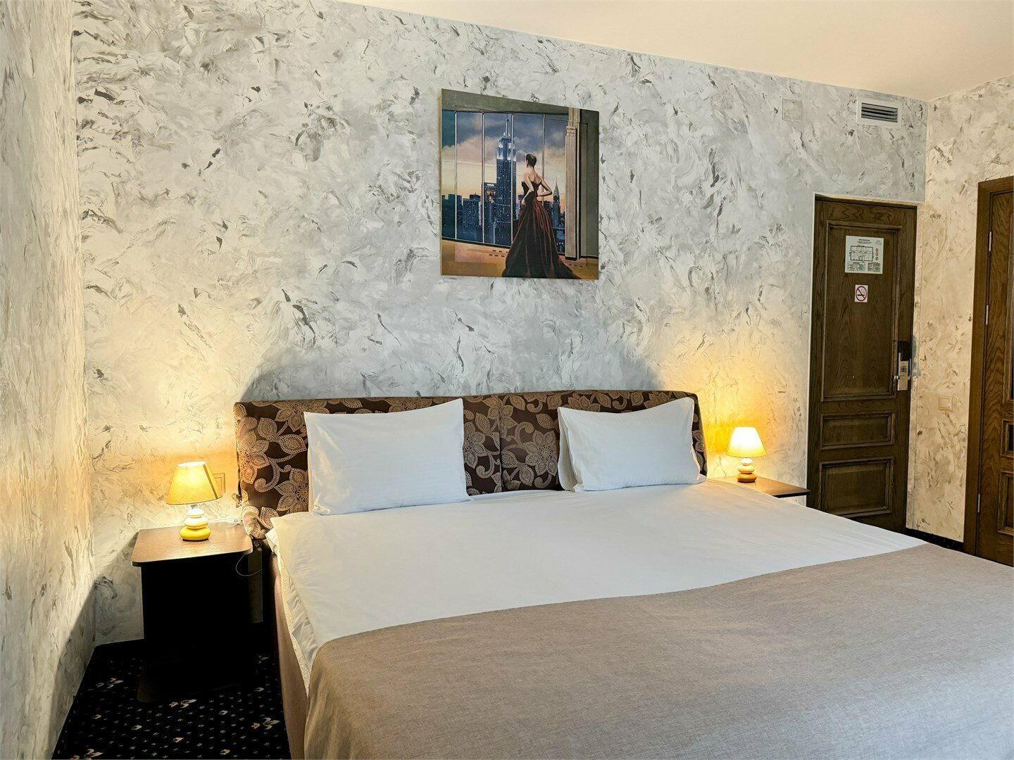 Улучшенный  номер с одной  кроватью