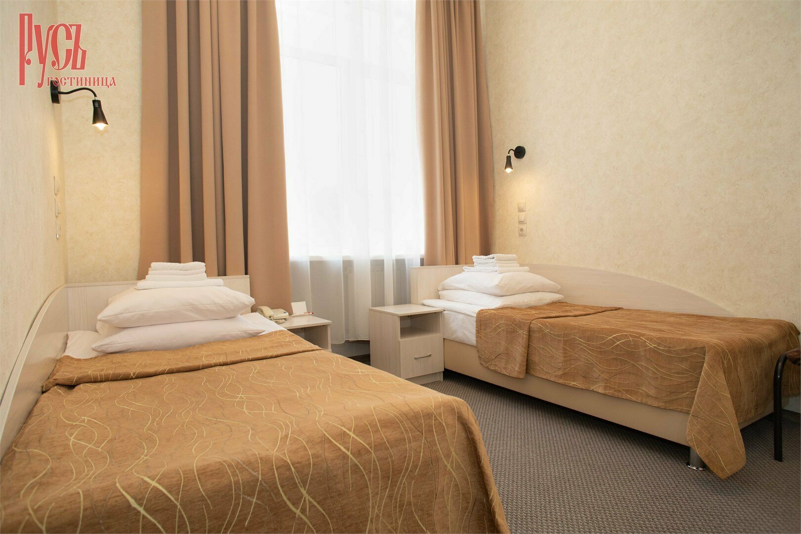 Двухместный номер с 2 отдельными кроватями и общей ванной комнатой