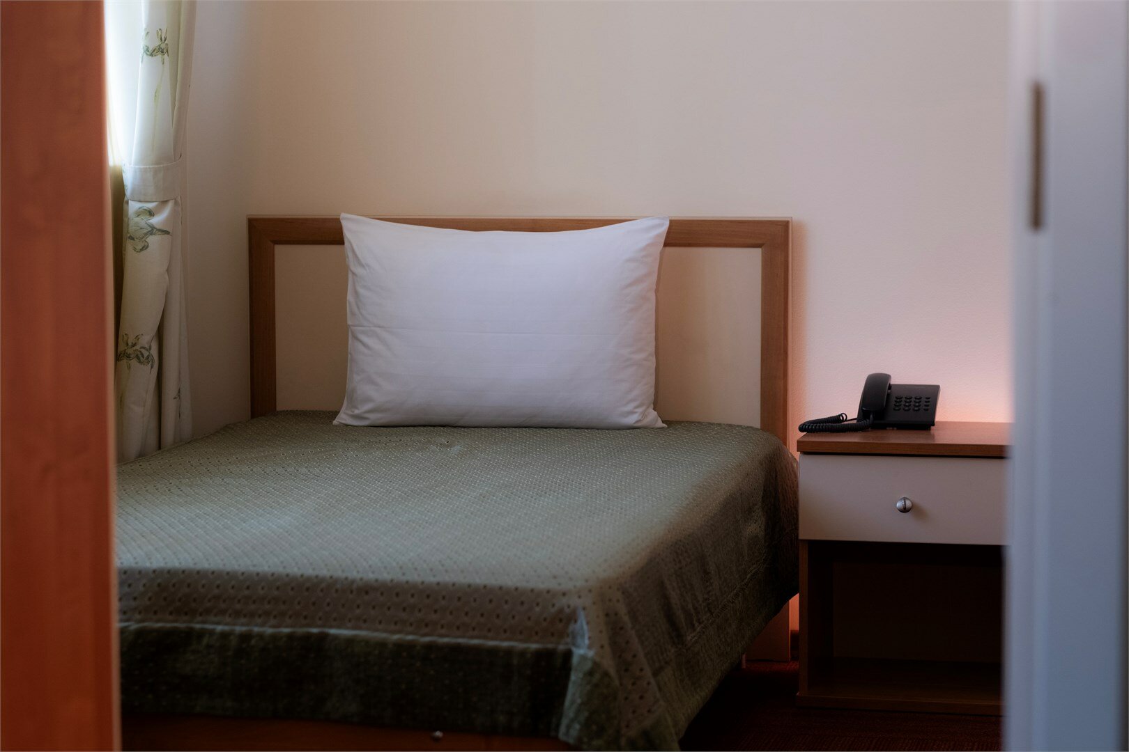 Двухместный стандарт двухкомнатный с двумя раздельными кроватями