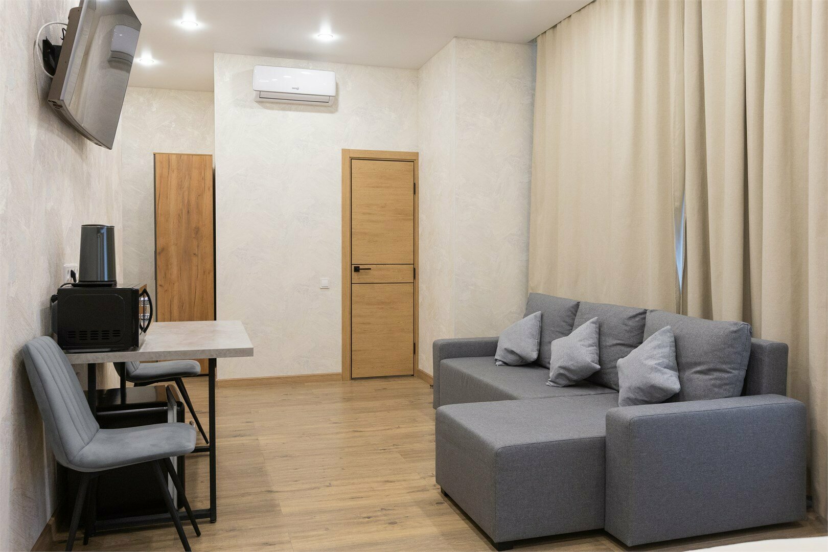 Номер-студия с кроватью размера «queen-size»