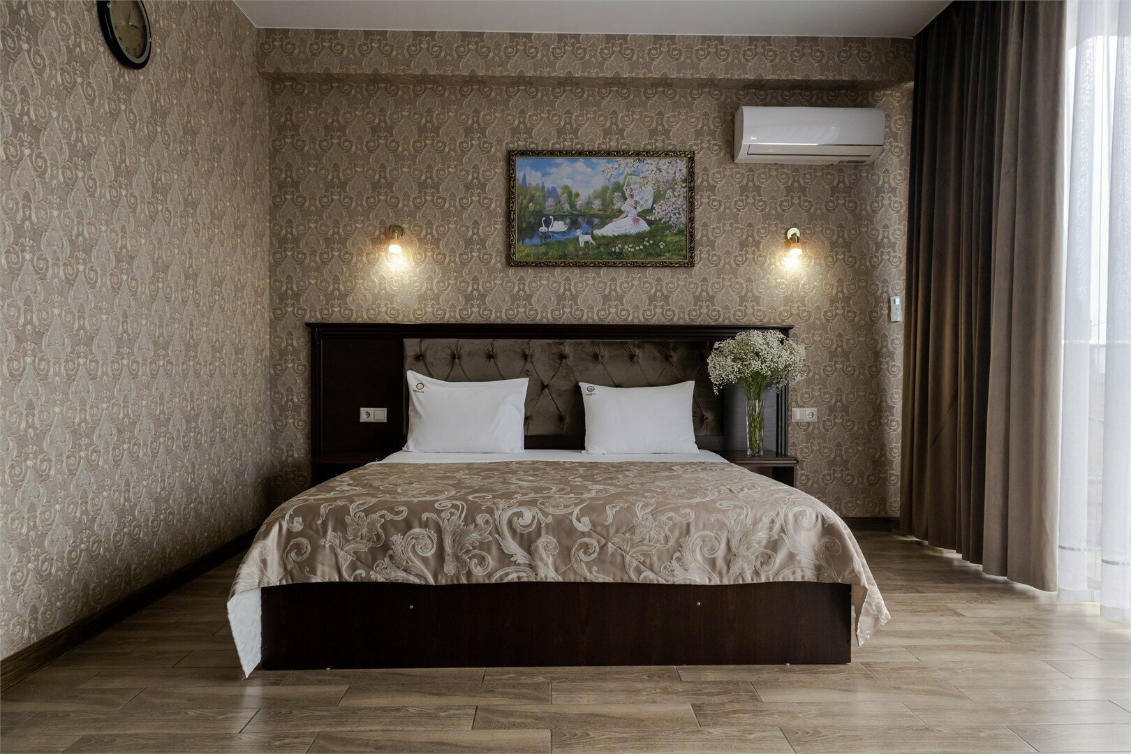 Люкс с балконом и видом на внутренний двор