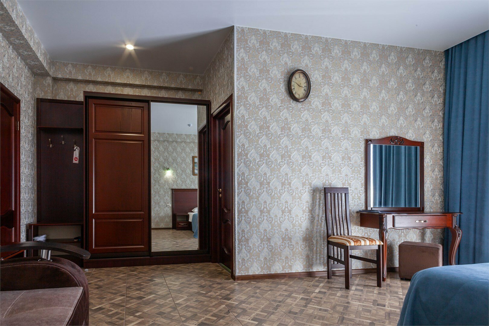 Улучшенный стандарт с боковым видом на море и горы