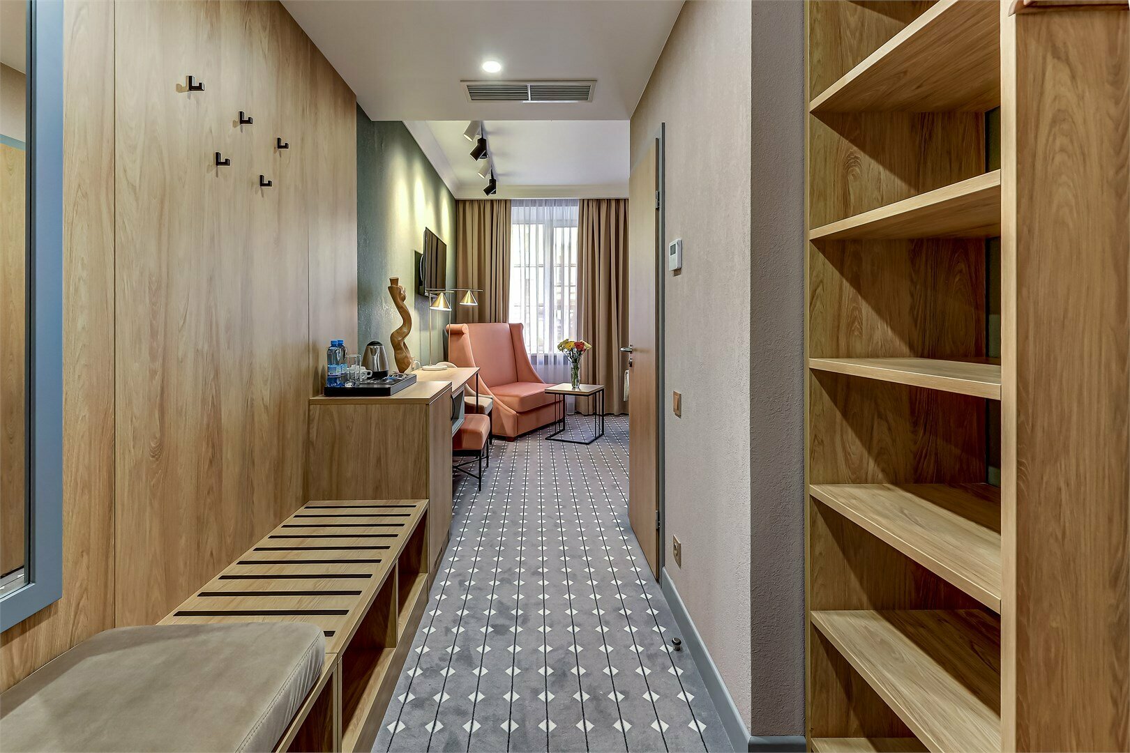 Джуниор Сюит