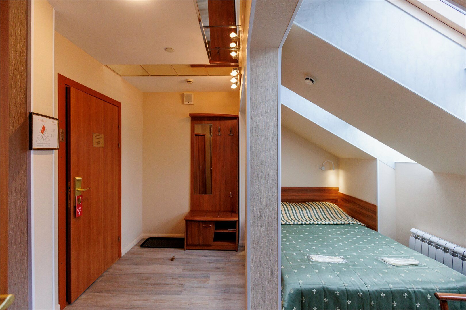 Четырехместный мансардный номер