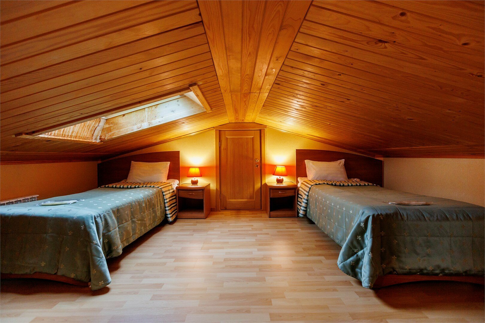 Большой семейный номер (для 2 взрослых и 2 детей в возрасте до 10 лет)