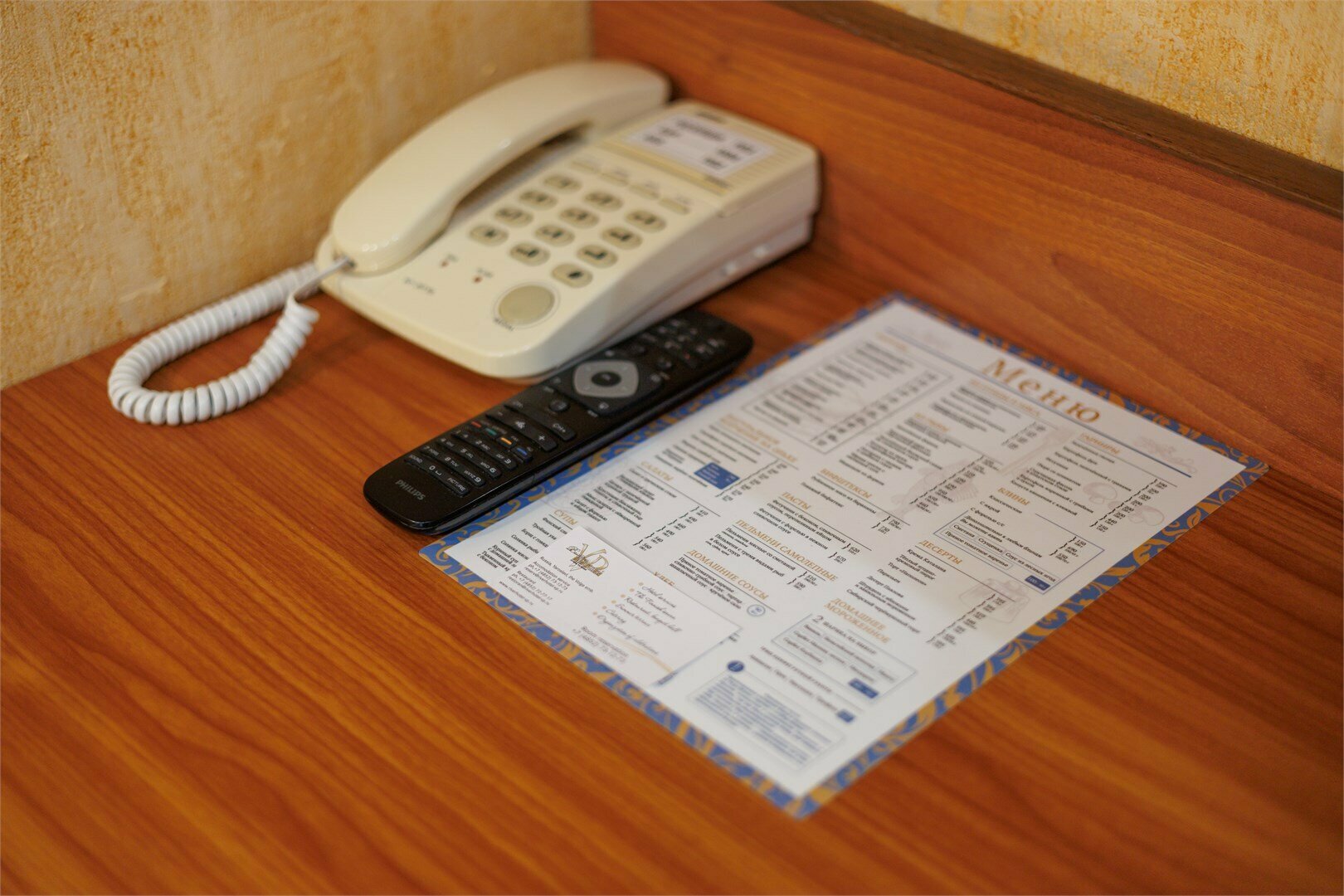 Небольшой двухместный номер с 2 отдельными кроватями