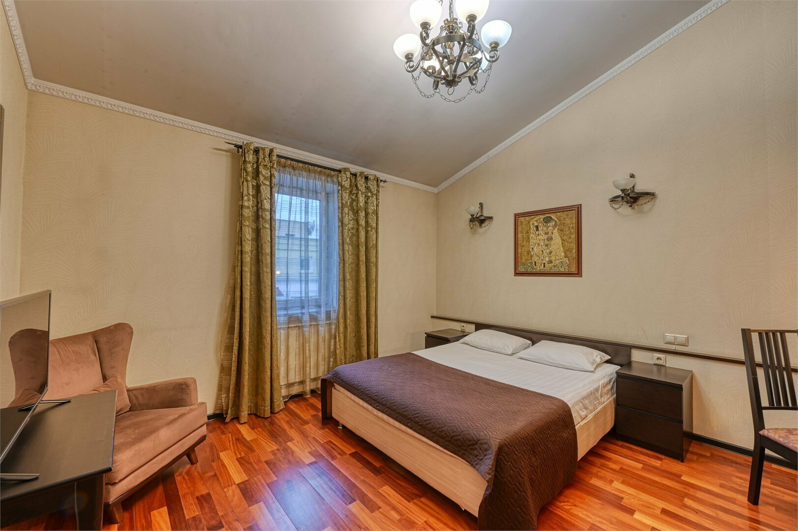 Стандартный номер с большой кроватью (Вид во двор)