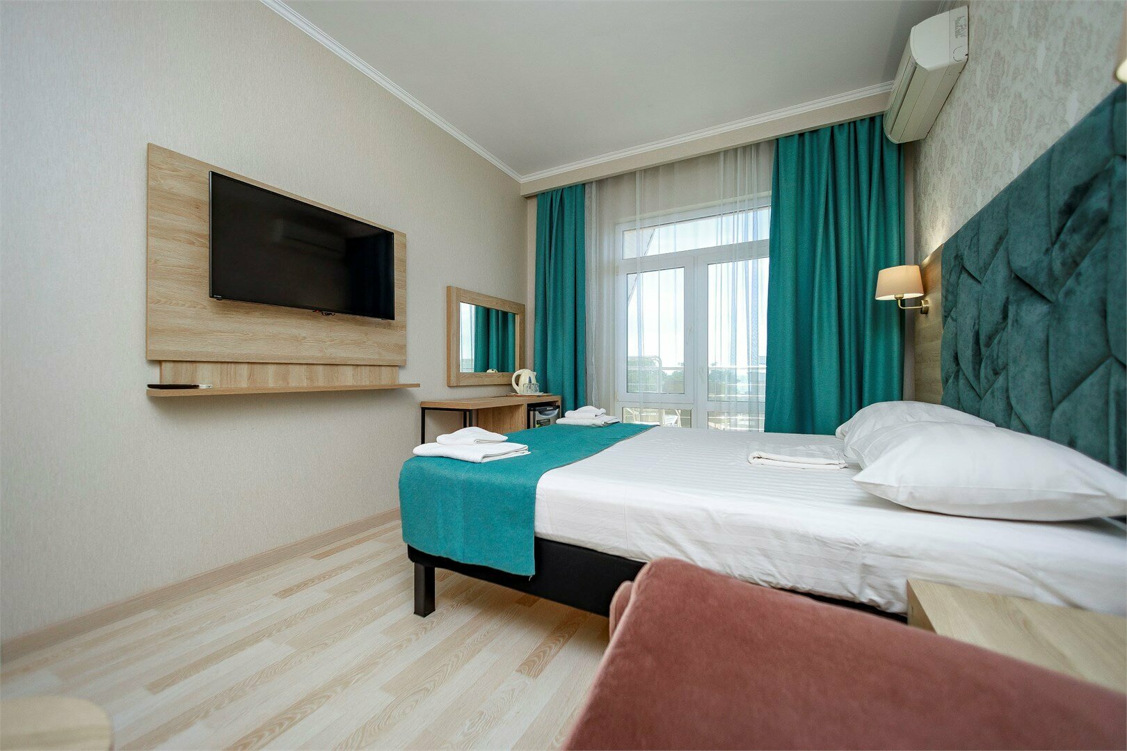 Делюкс с видом на бассейн