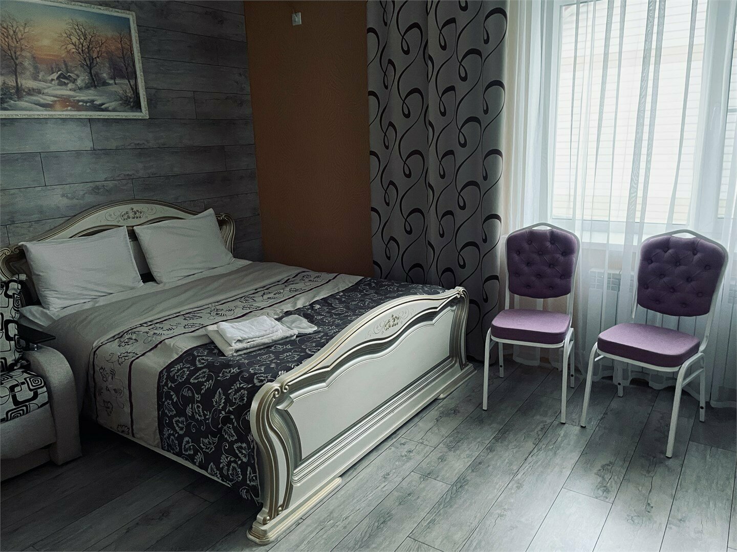 Улучшенный Комфорт с двухспальной кроватью с видом на город с балконом