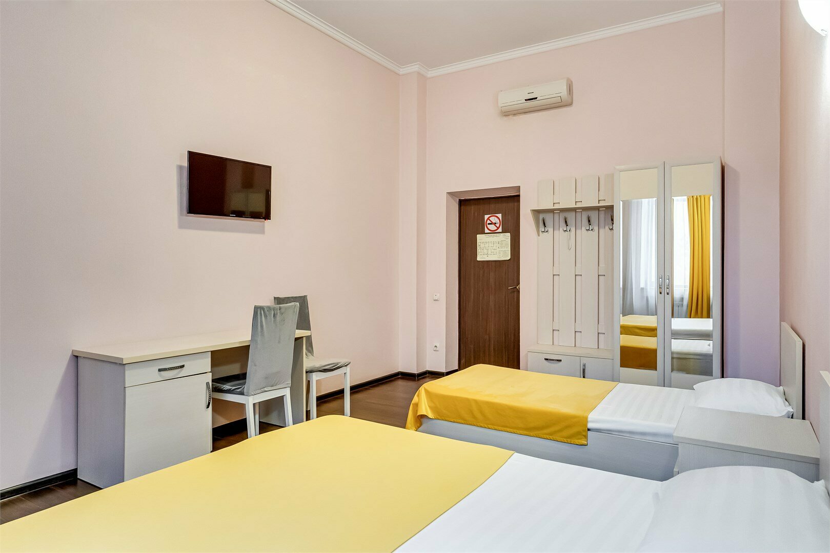 Семейный трехместный