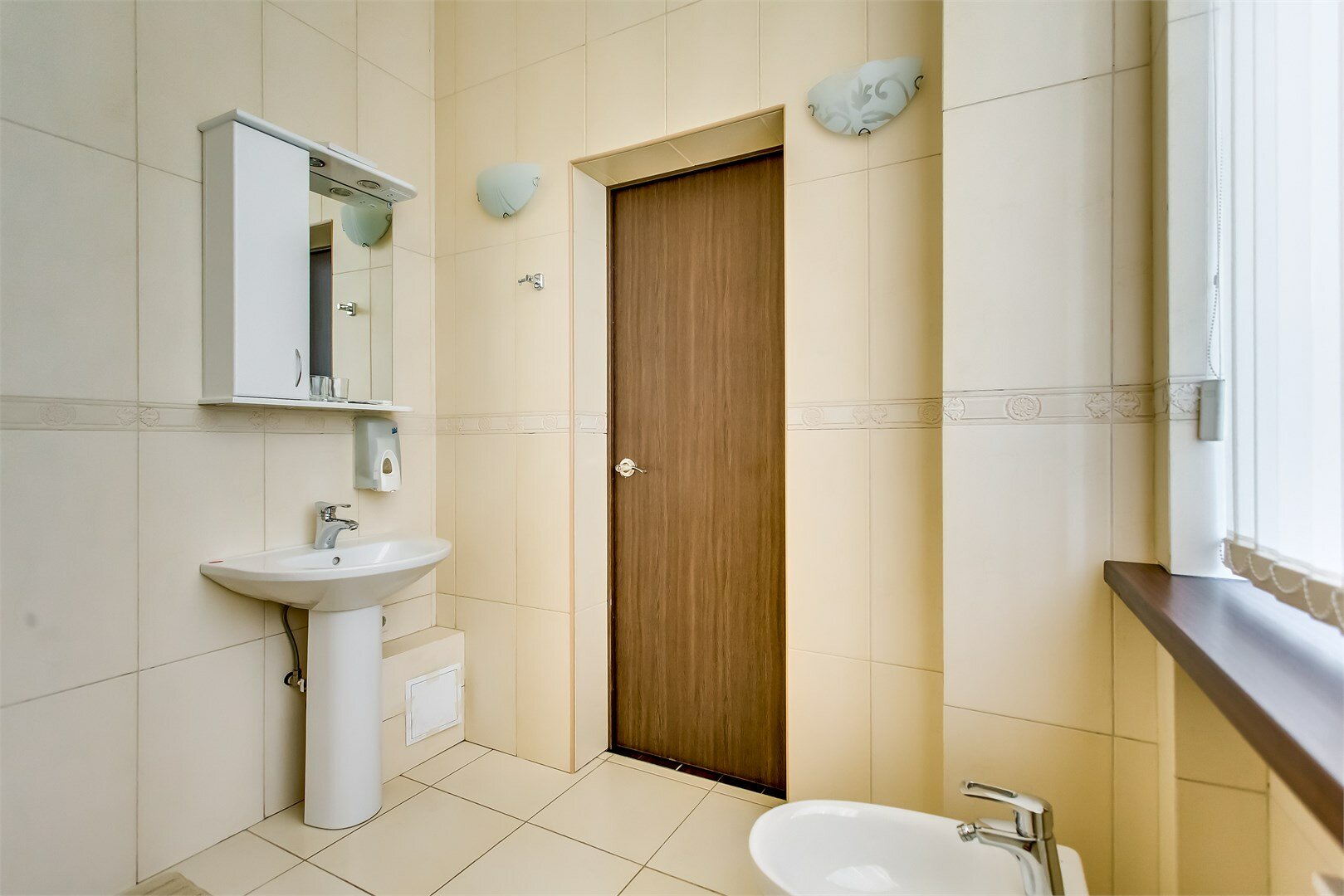 Семейный трехместный