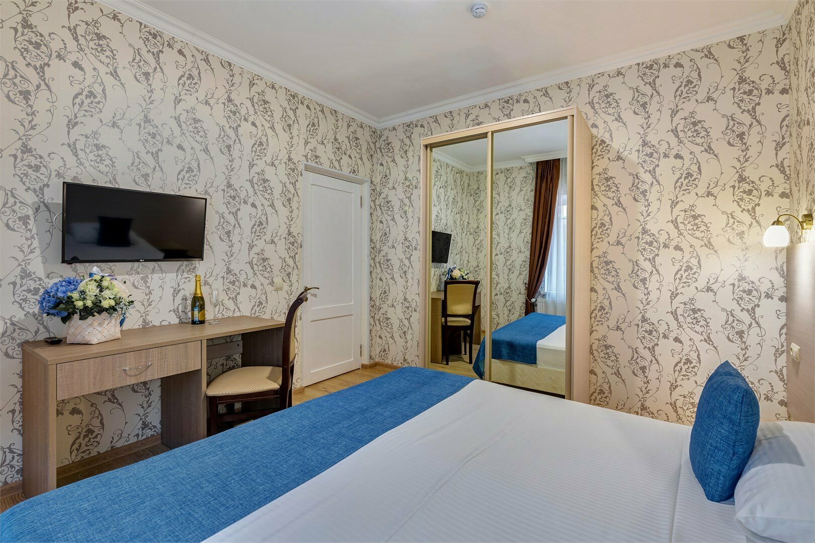 Апартаменты двухкомнатные с кухней и террасой