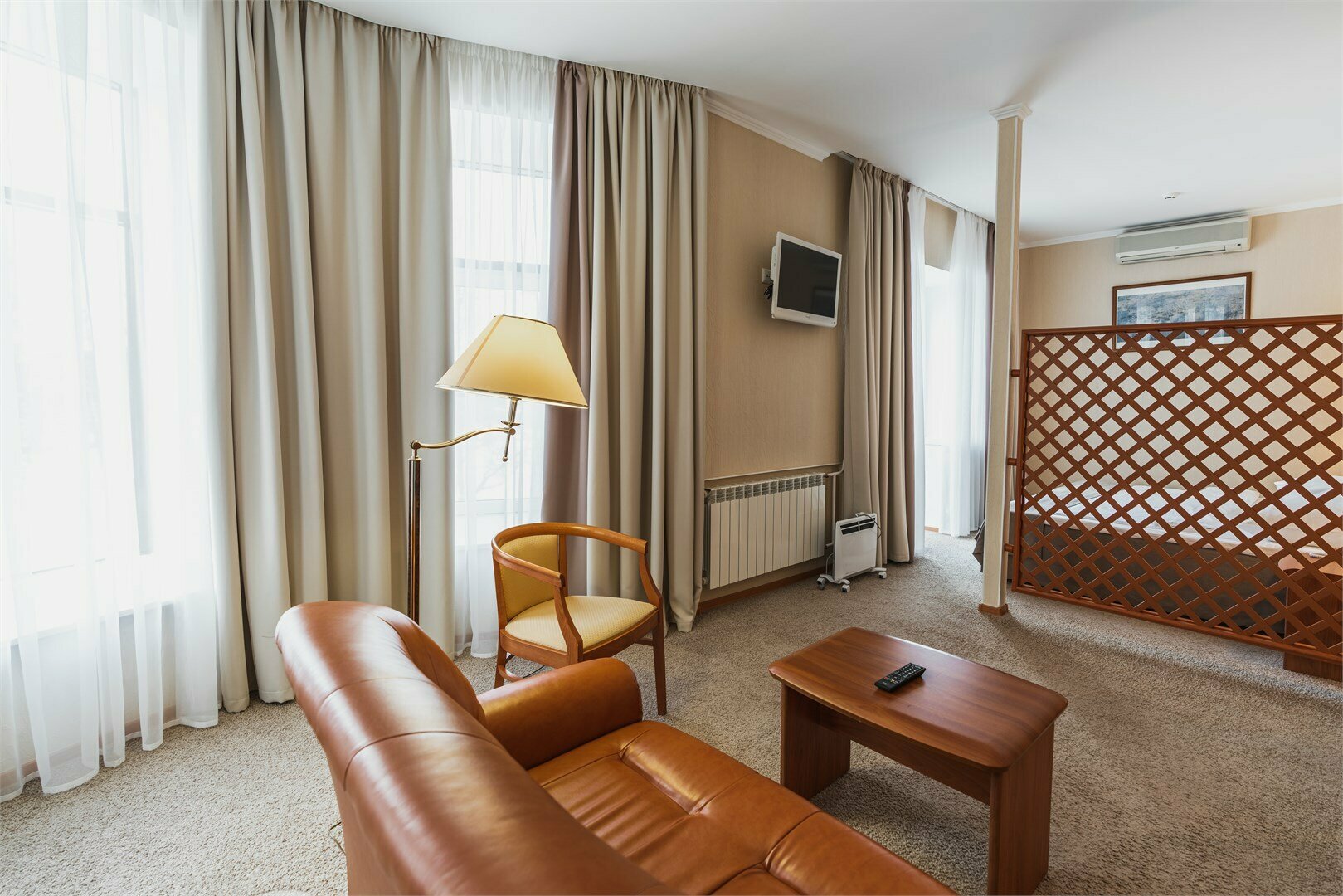 Номер-студия с кроватью размера «queen-size»