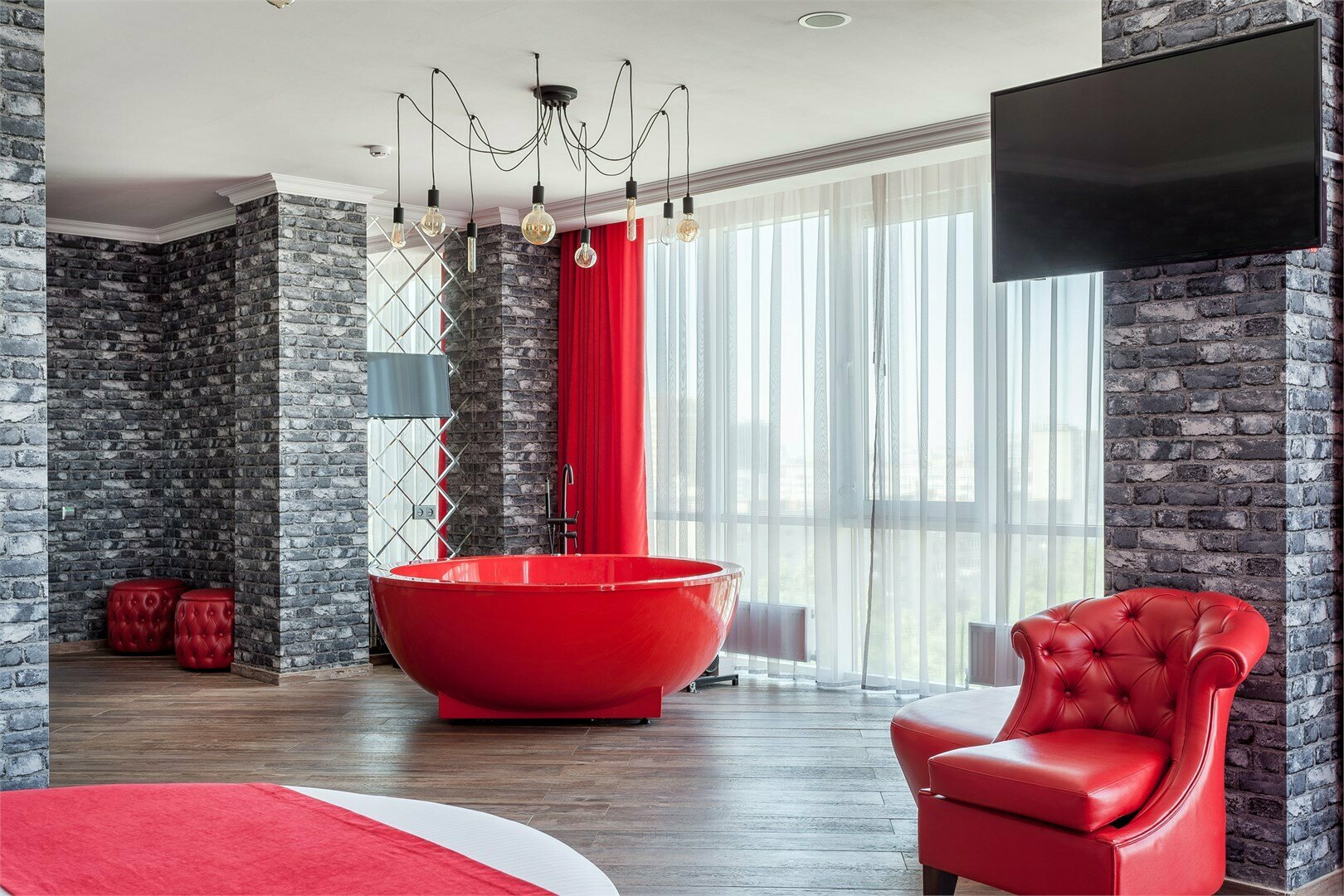 Люкс с джакузи (красный)