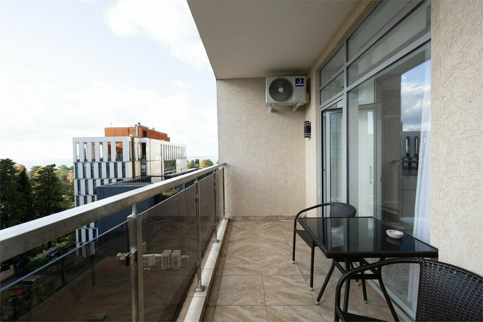 Двухкомнатные апартаменты с балконом и видом на море