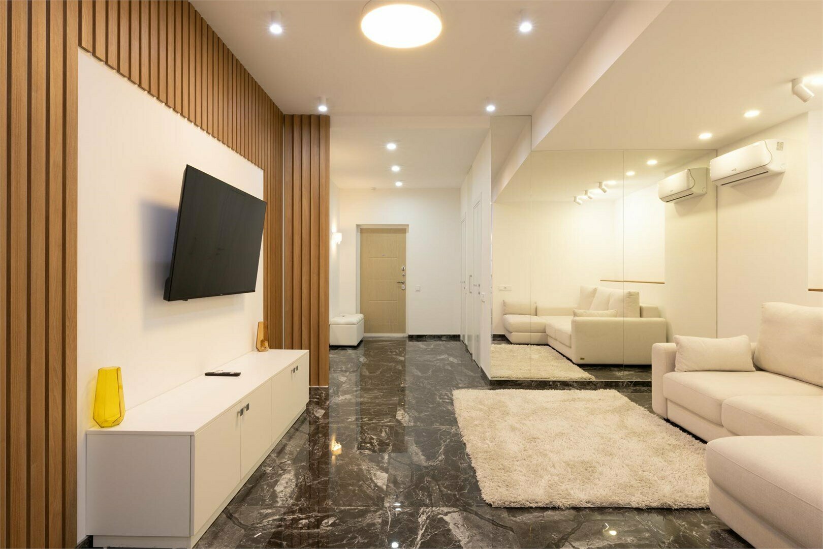 Апартаменты с балконом и видом на море