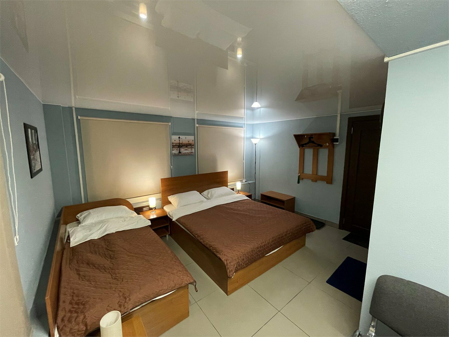 Номер стандарт улучшенный с 1 односпальной и 1 двуспальной кроватью