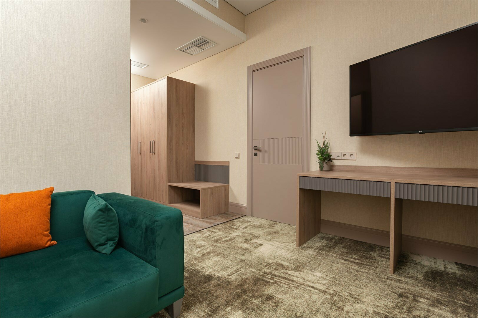 Люкс с кроватью размера «king-size» и балконом