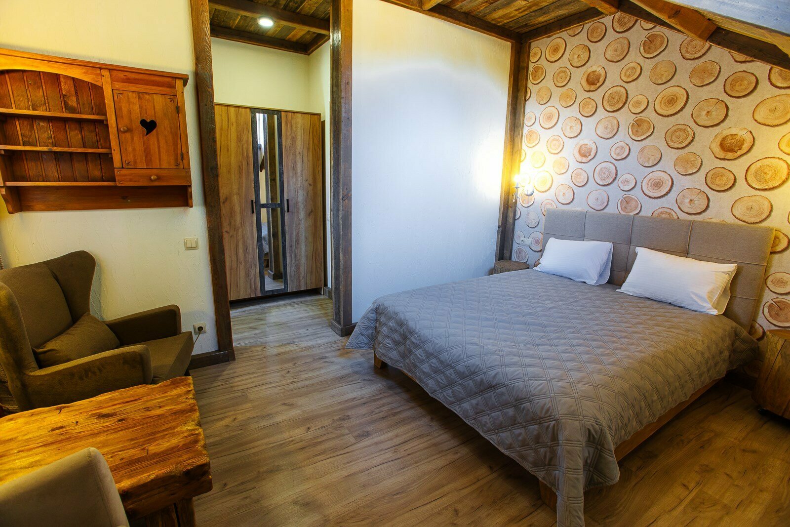 Улучшенный номер с кроватью размера «queen-size»