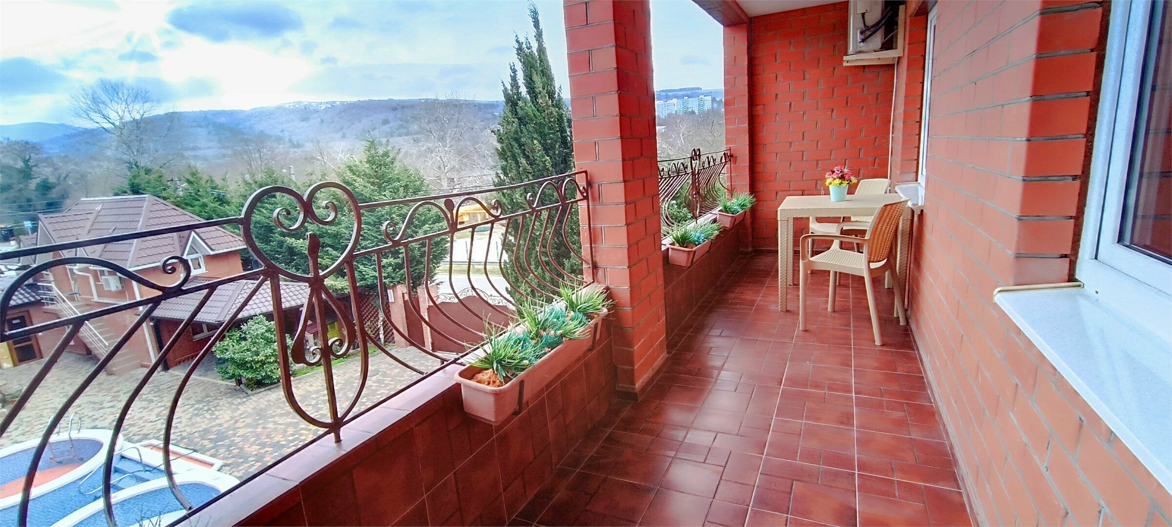 Двухкомнатный номер "Комфорт" трехместный с большой лоджией