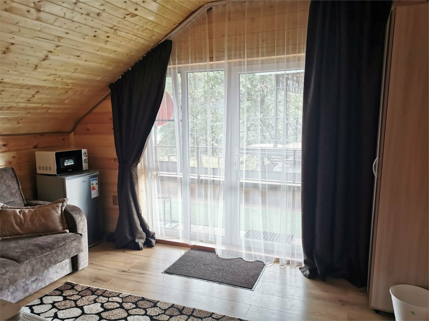 Семейный номер с видом на горы