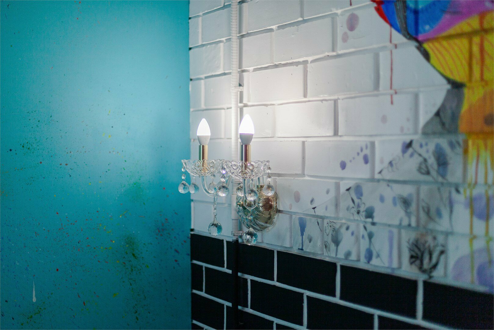 311- "Я не такая". Апартаменты  студия+ спальня, с 1кроватью "King- size", диваном-кроватью, электрокамином и кухней. Новый 2 корпус, бесплатная стоянка