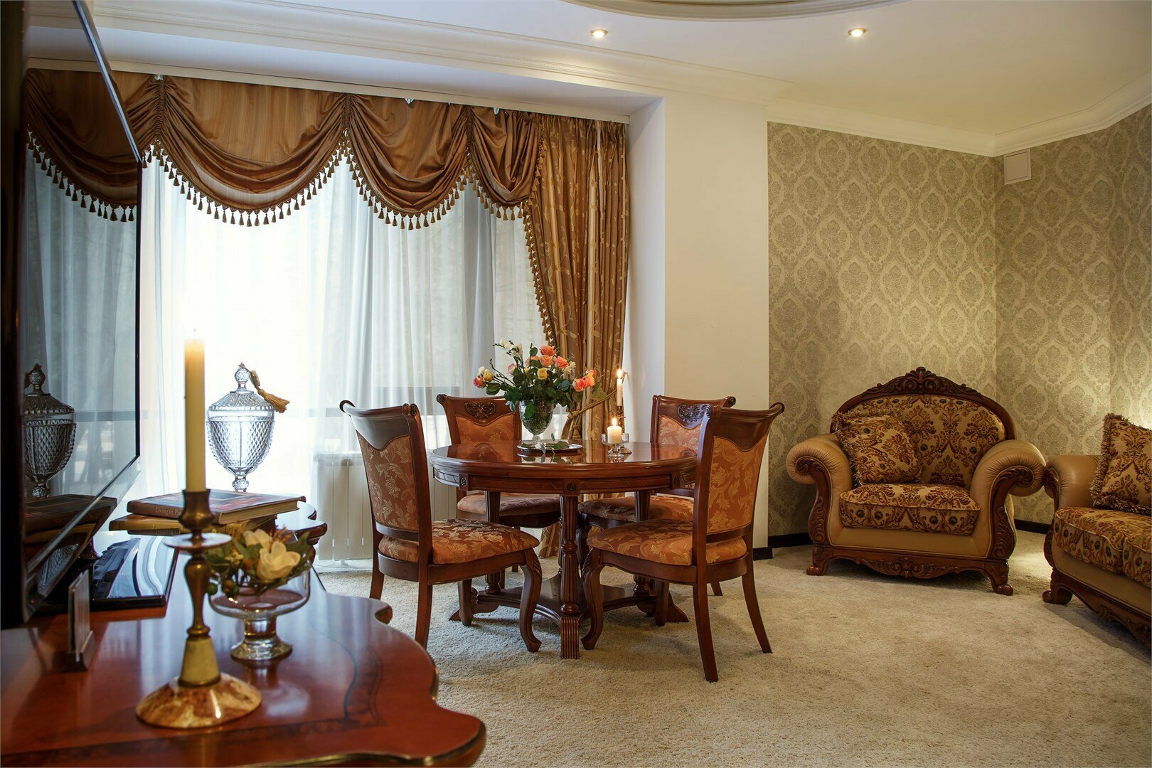 Бизнес "Люкс «Милан»