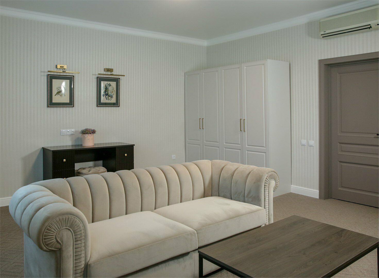 Двухкомнатный полулюкс  с одной двуспальной кроватью