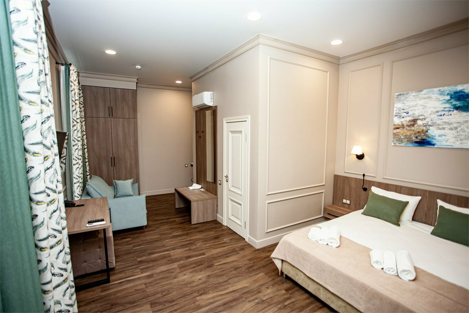 Бизнес с 1 большой кроватью