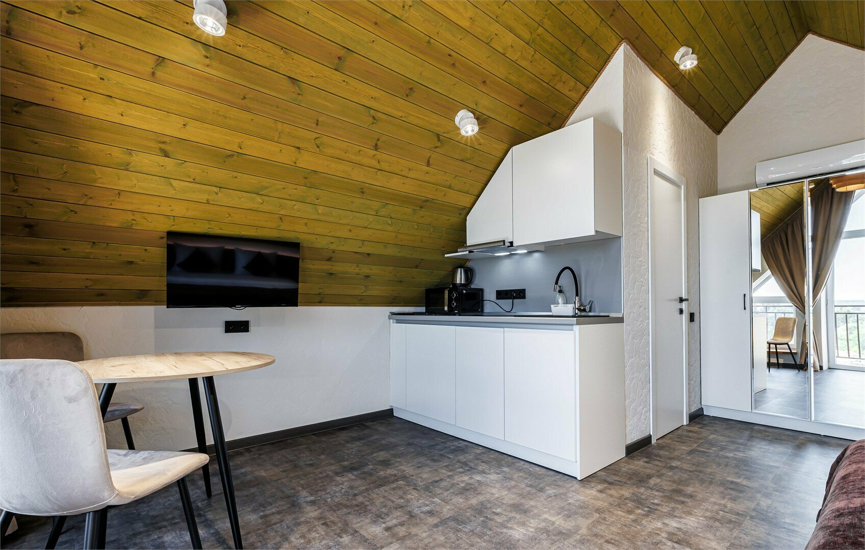 Полулюкс с балконом и видом на гору Машук