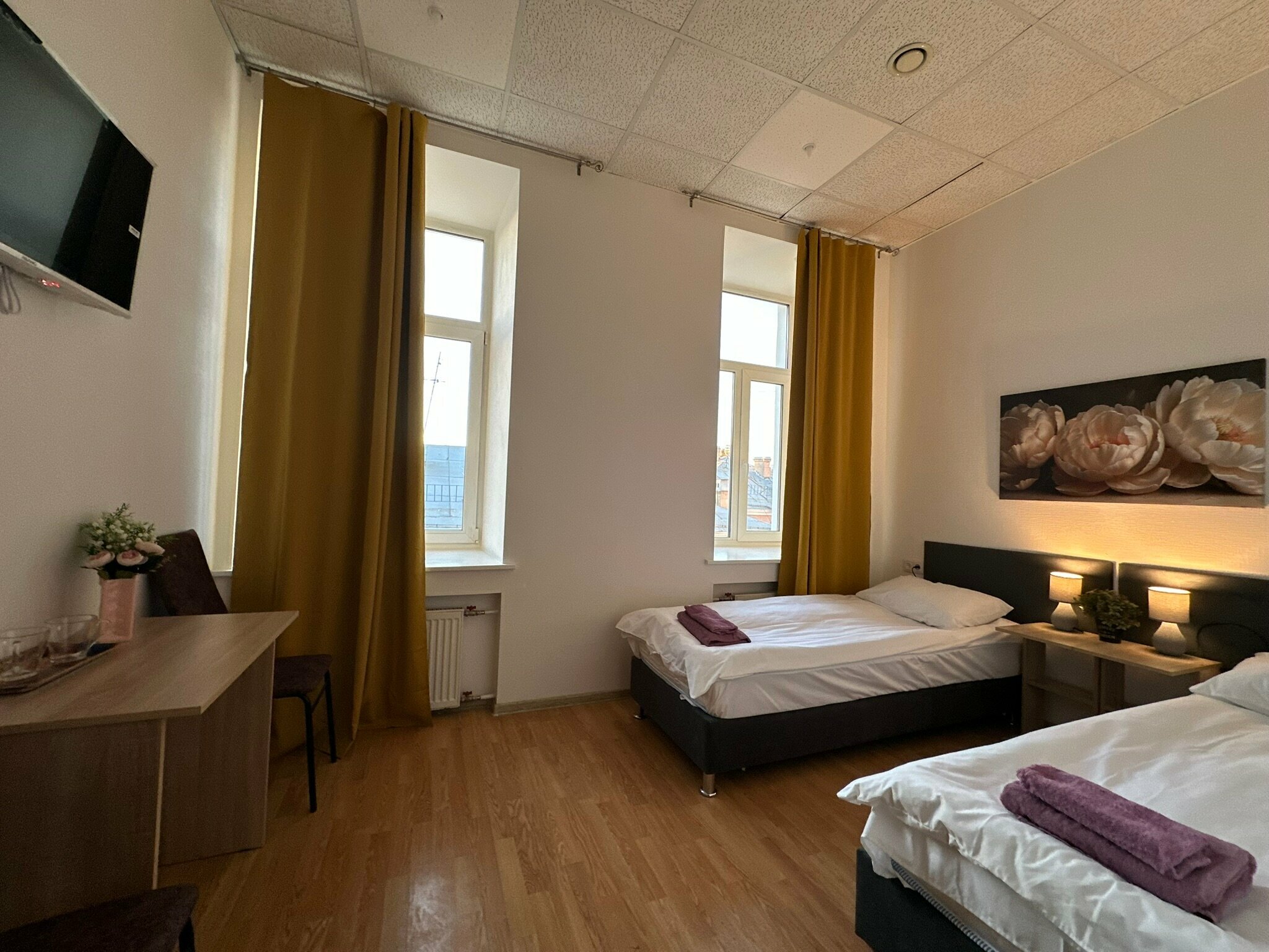 Двухместный стандарт с двуспальной или двумя односпальными кроватями на 5 этаже без кондиционера