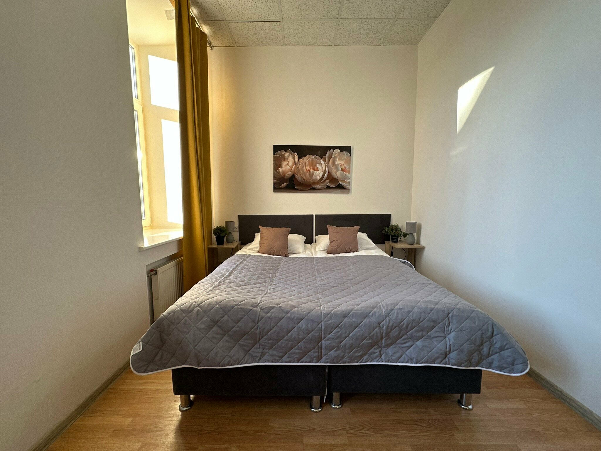 Двухместный стандарт с двуспальной или двумя односпальными кроватями на 5 этаже