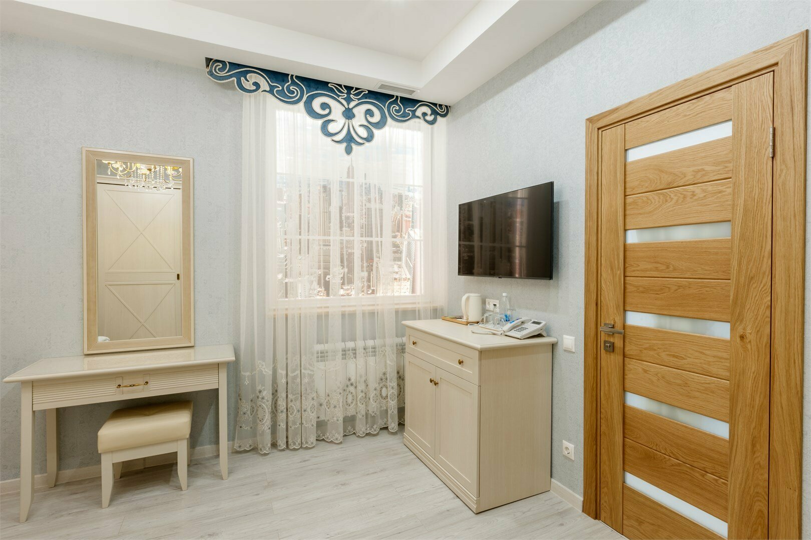 Эконом с фальш-окном