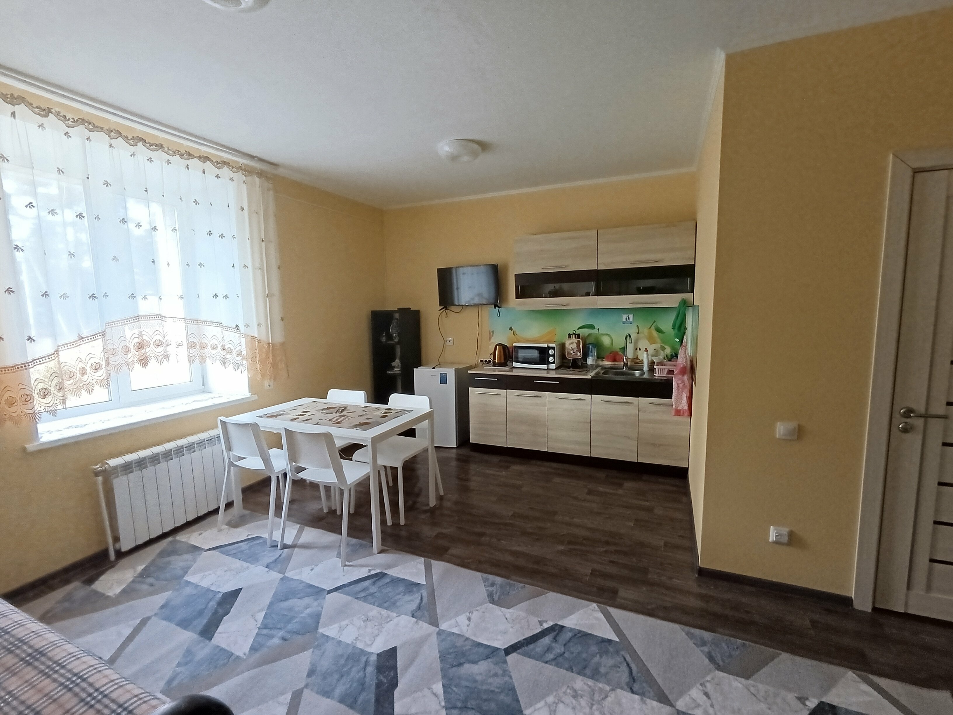 Двухкомнатный семейный номер с мини кухней