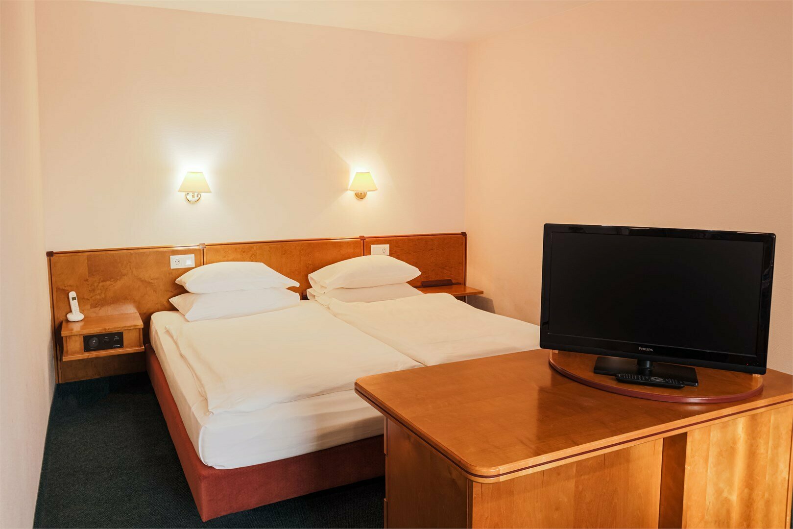 Джуниор Сюит