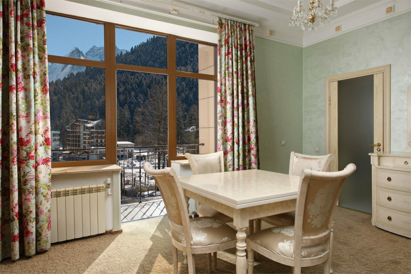 ДЕЛЮКС С БАЛКОНОМ И ВИДОМ НА ГОРЫ (№5)