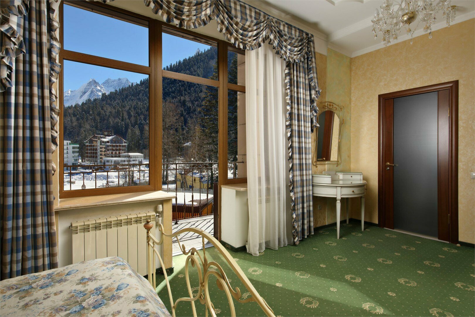 ЛЮКС С БАЛКОНОМ И ВИДОМ НА ГОРЫ (№2)