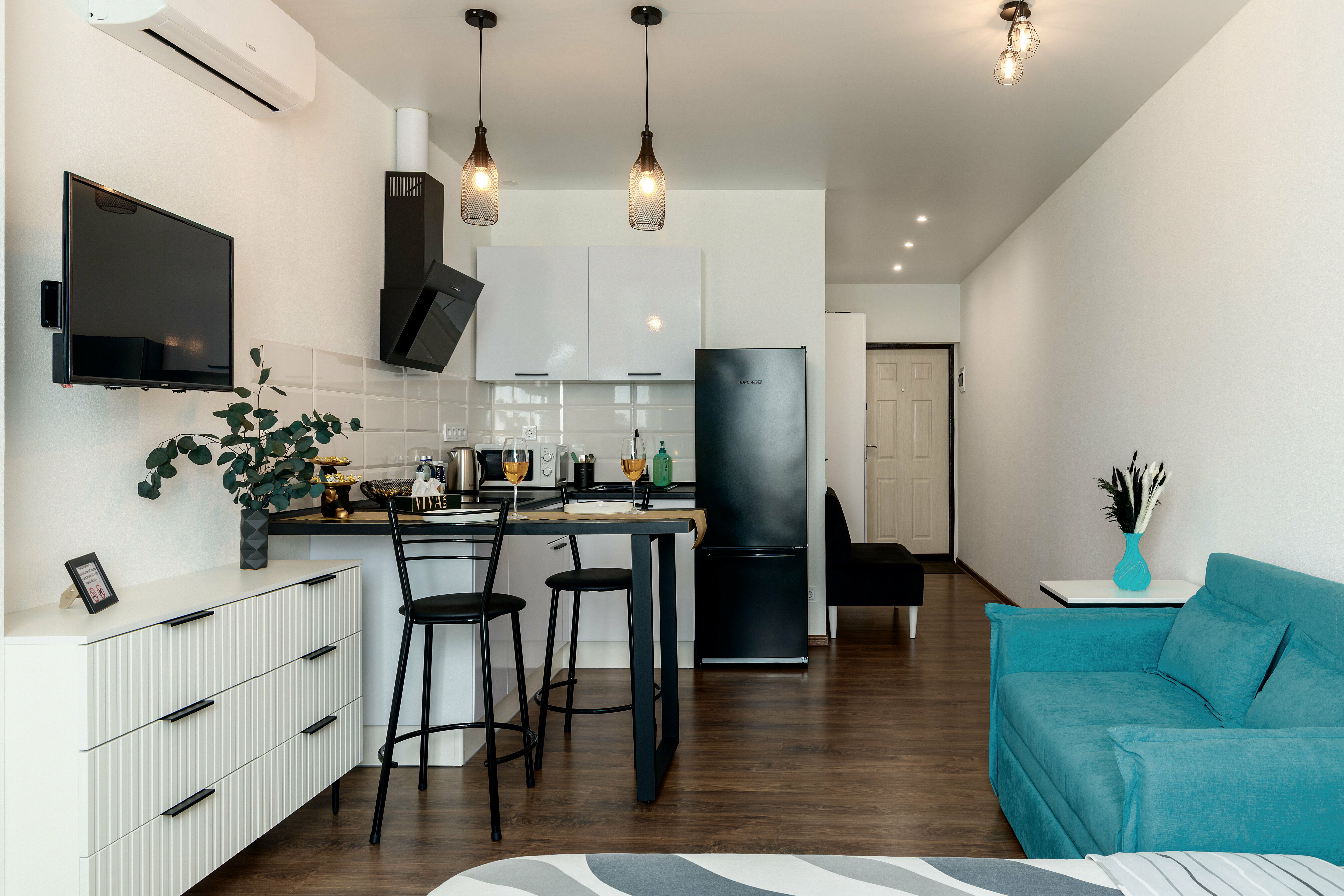 Номер-студия с кроватью размера "king-size" и диван-кроватью