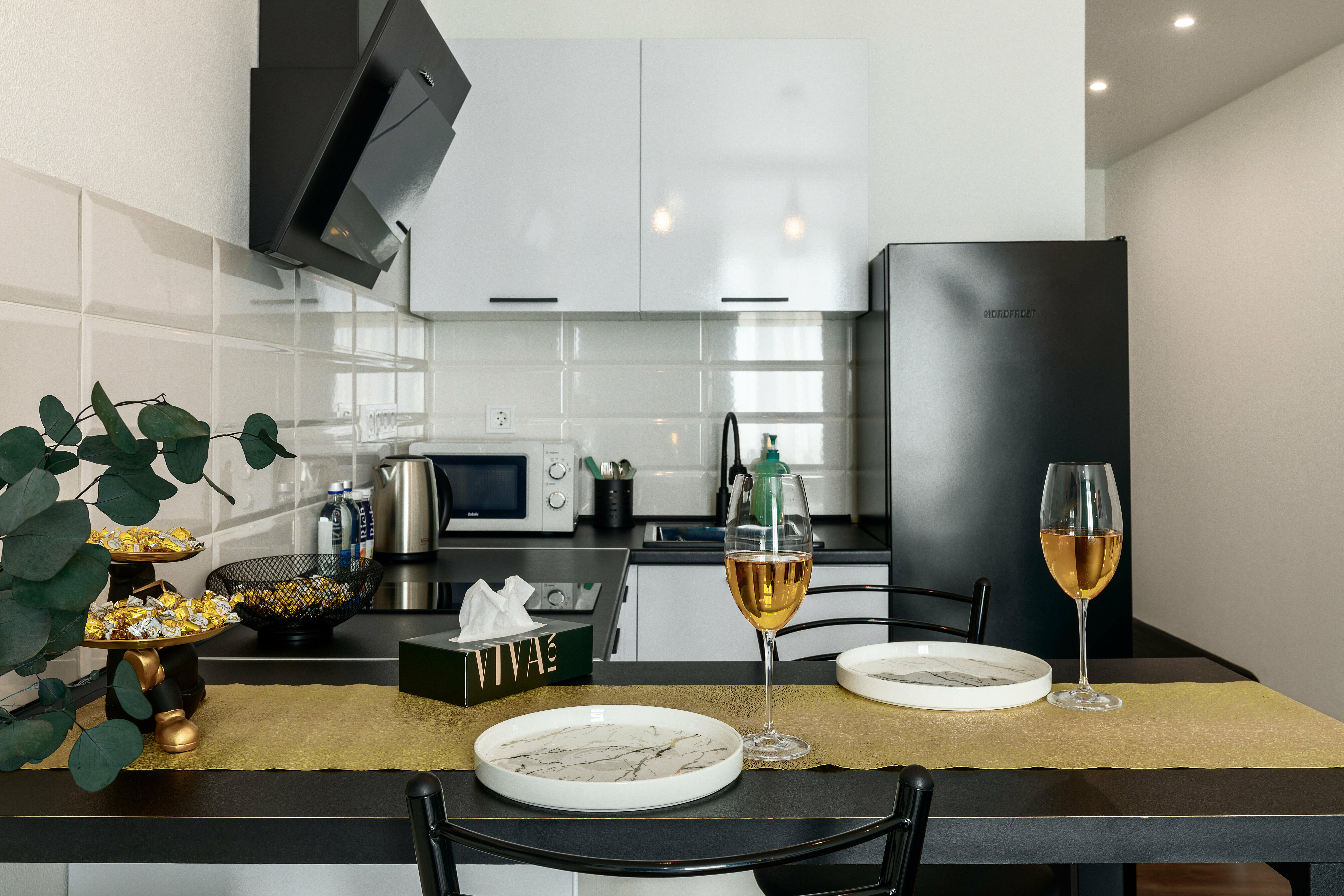 Номер-студия с кроватью размера "king-size" и диван-кроватью