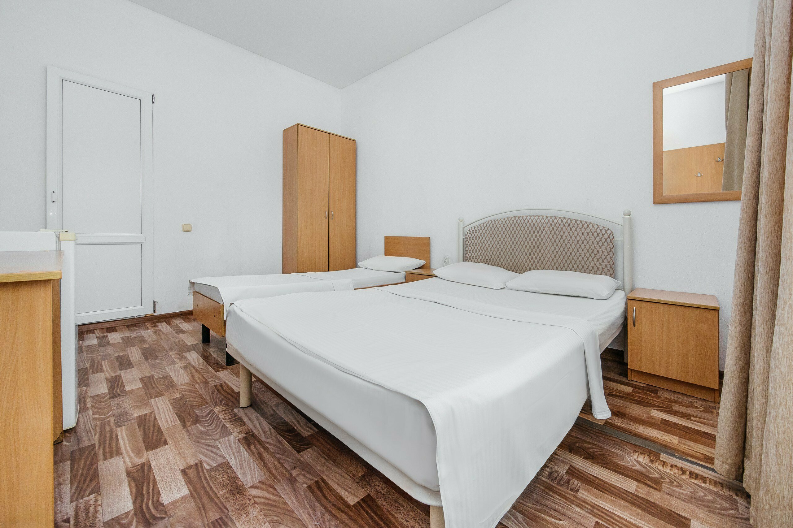 Трехместный номер «Комфорт» с душем