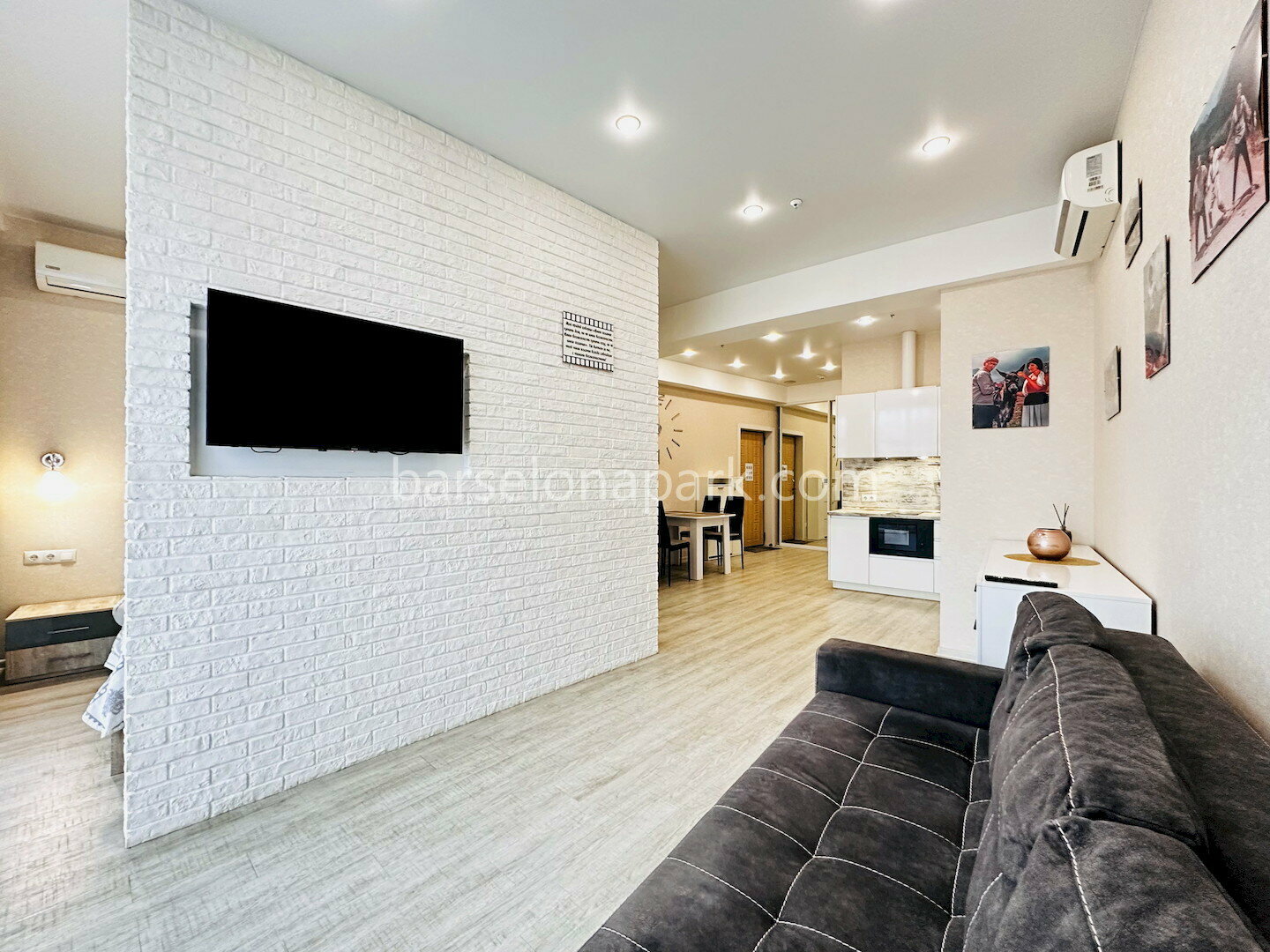 Дизайнерский апартамент с балконом! Центр Сочи! Пляж и набережная в 5 минутах!