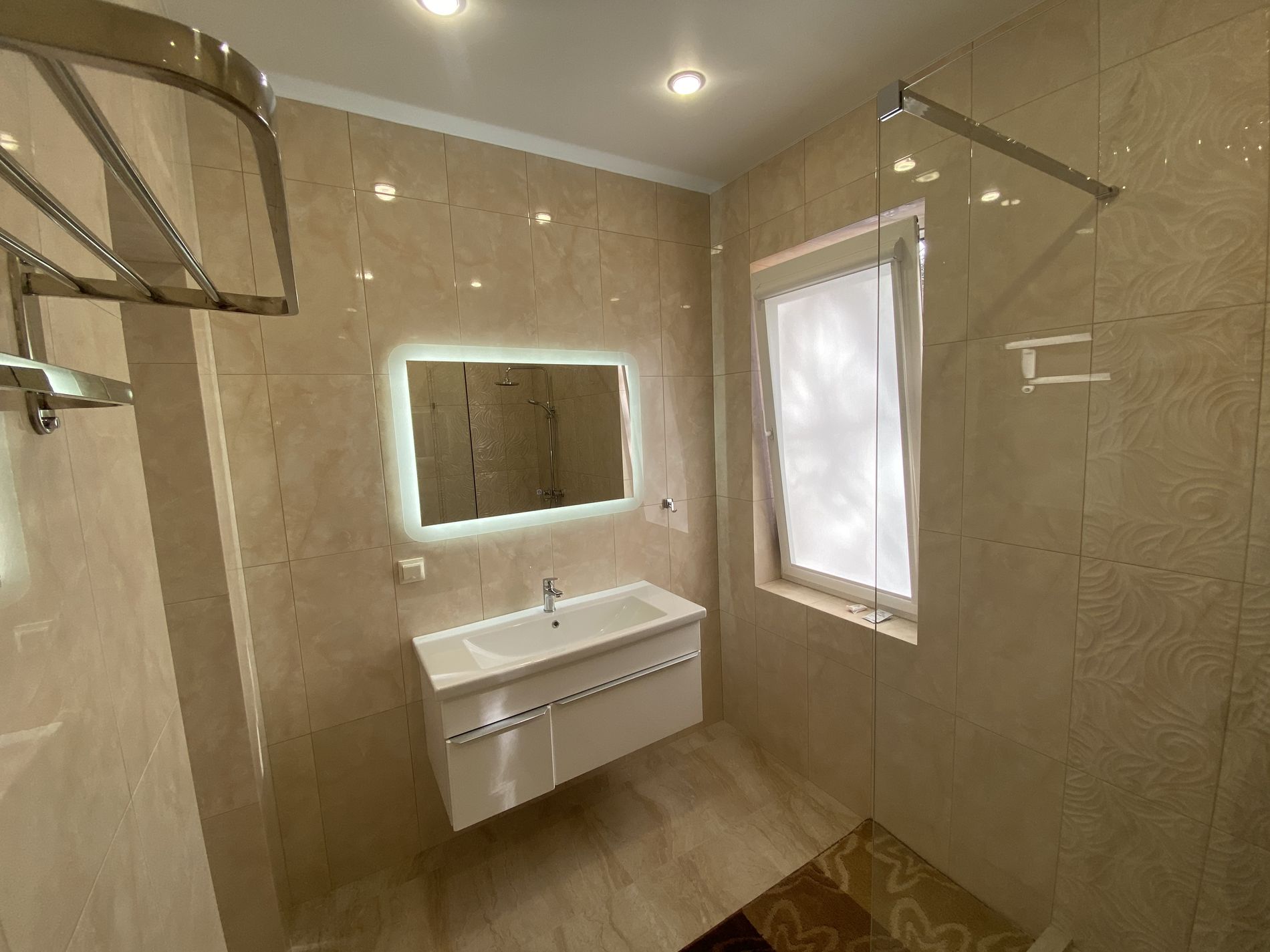 №34 3-х местный номер с двумя балконами и видом на горы