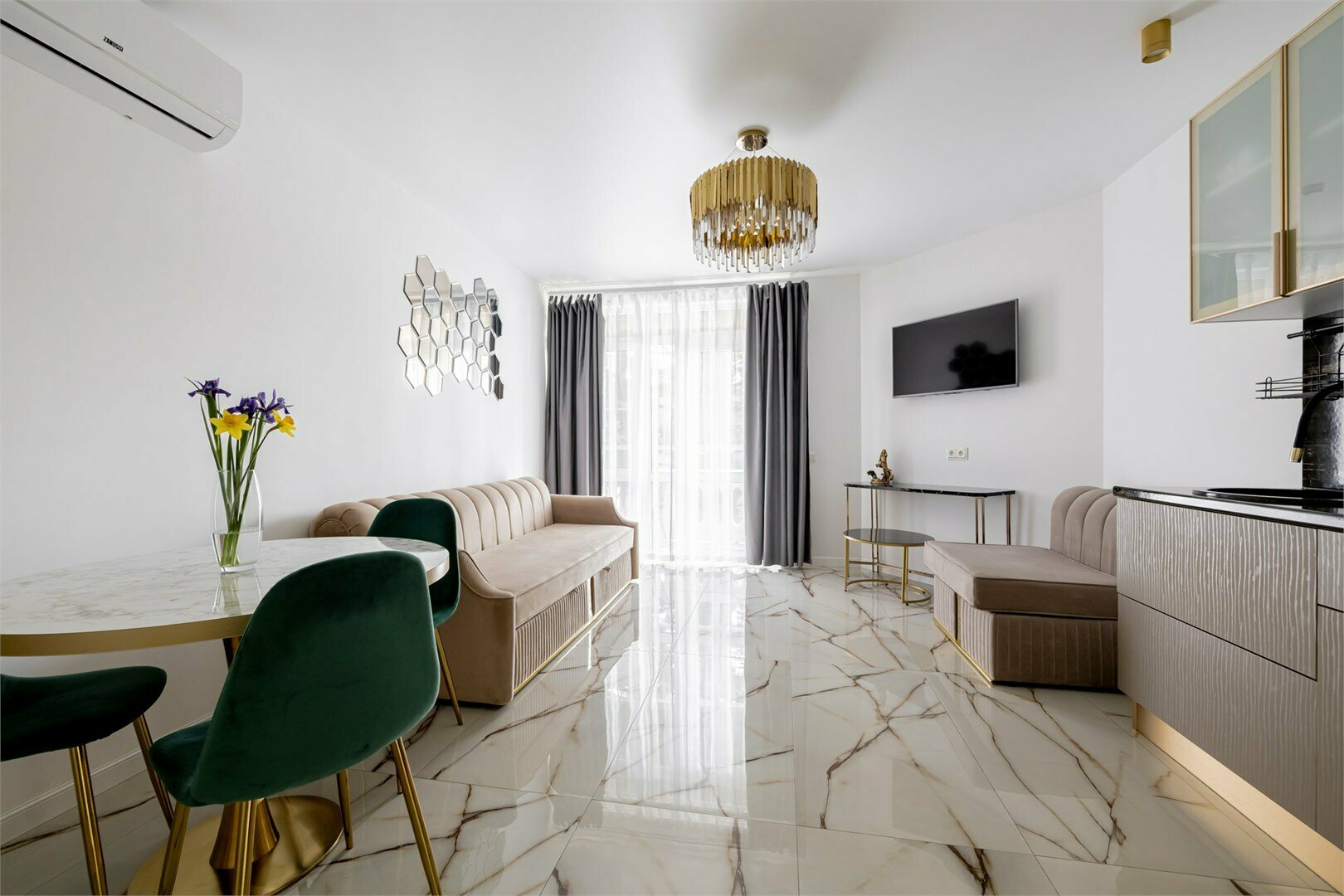 Люкс с балконом