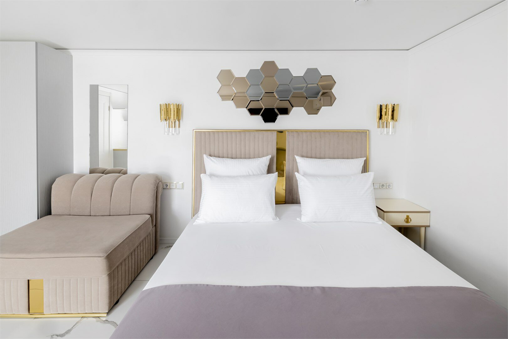 Студио с панорамным видом с террасой и джакузи