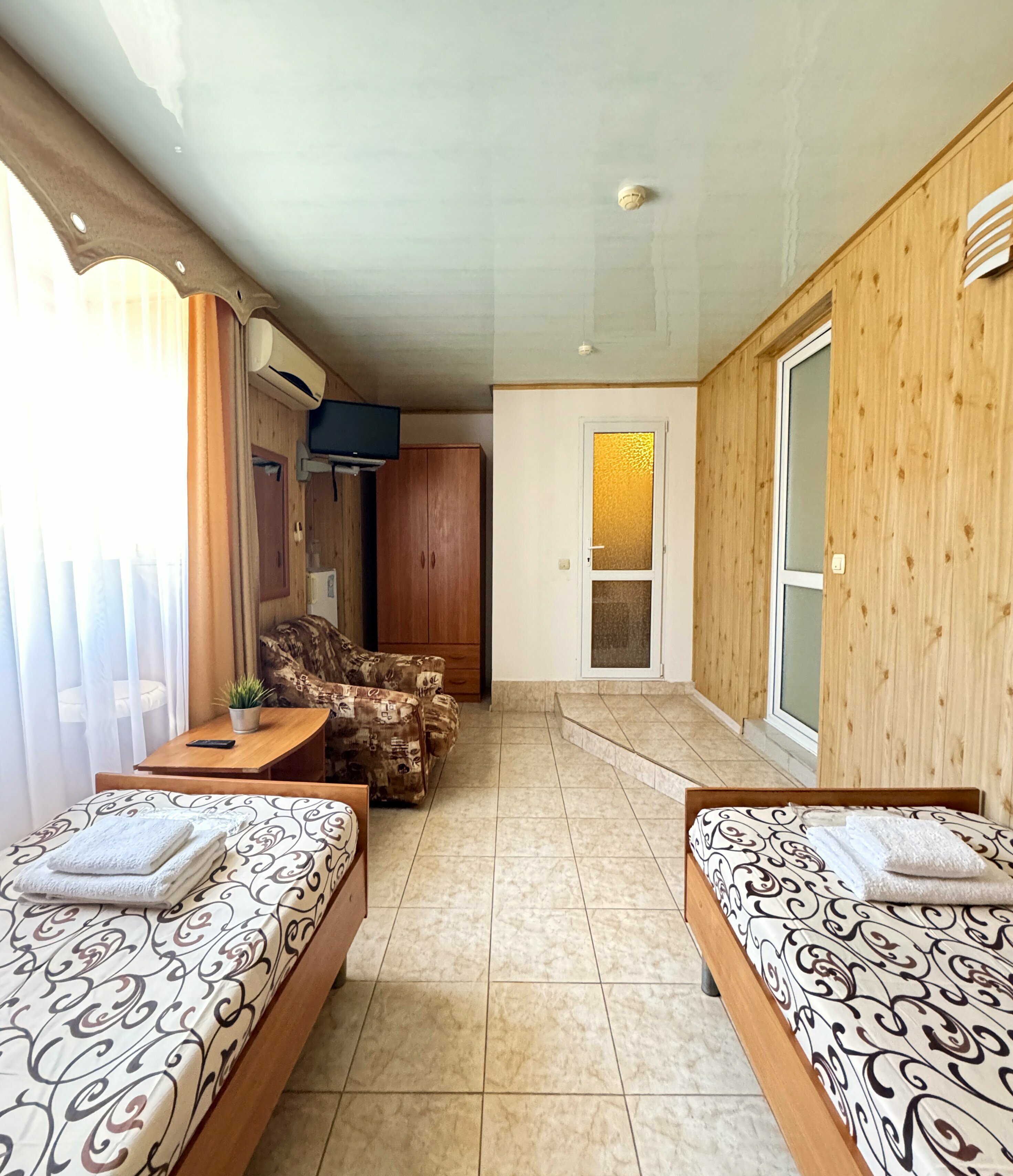 Двухместный бюджетный номер с раздельными кроватями (4 этаж)