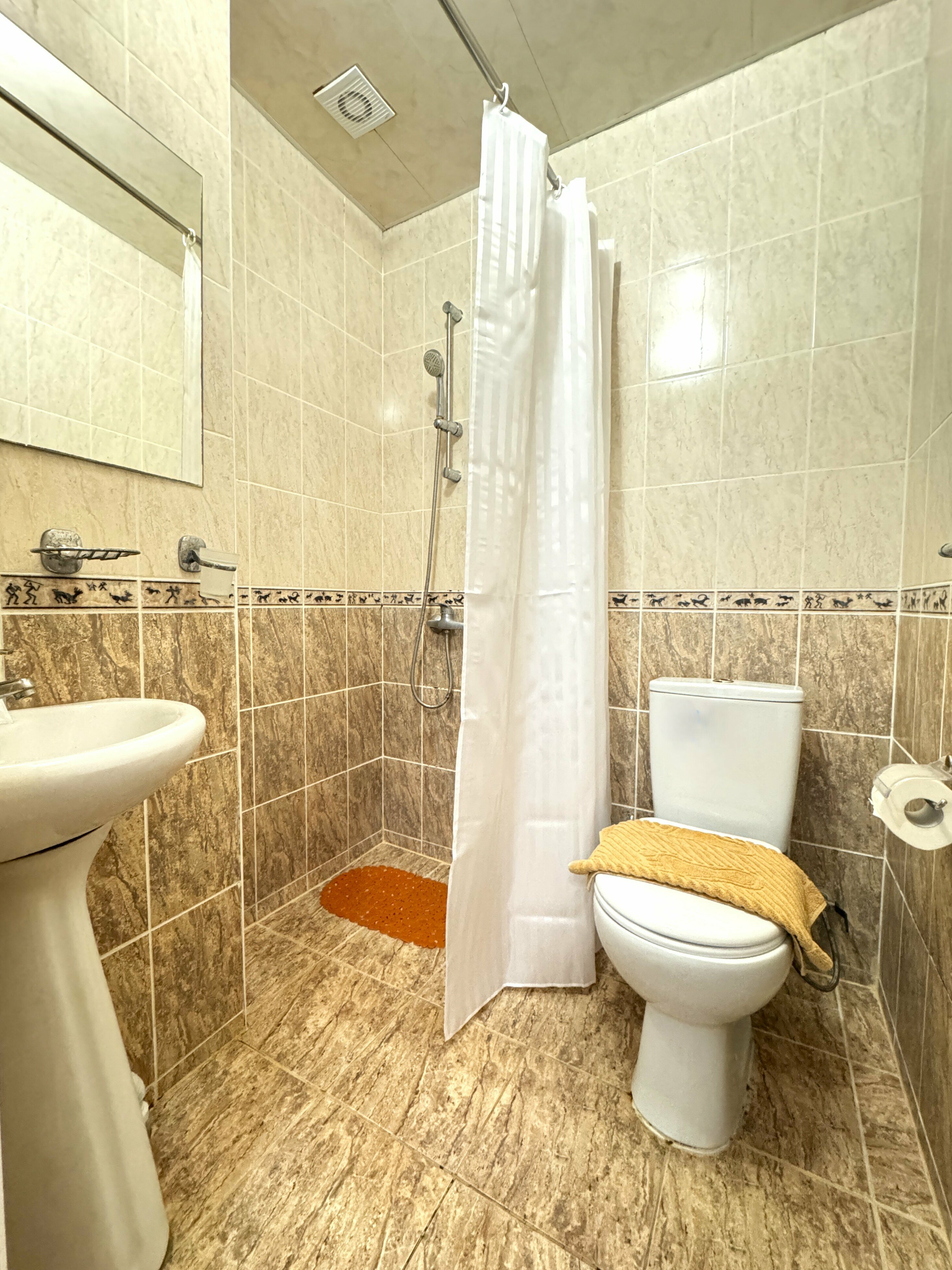 Двухместный номер стандарт с двуспальной кроватью, без вида из окна