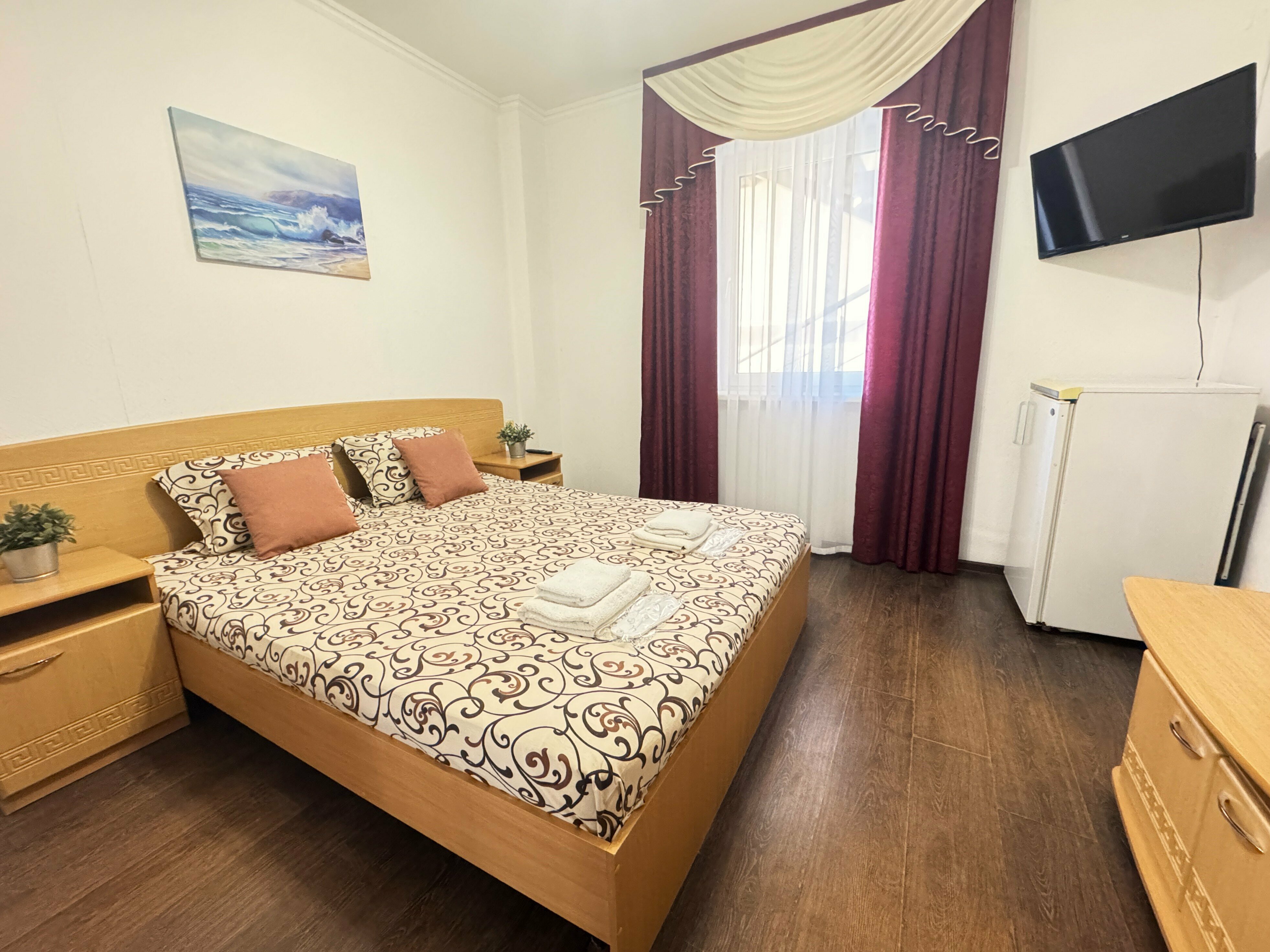 Двухместный номер стандарт с двуспальной кроватью, без вида из окна