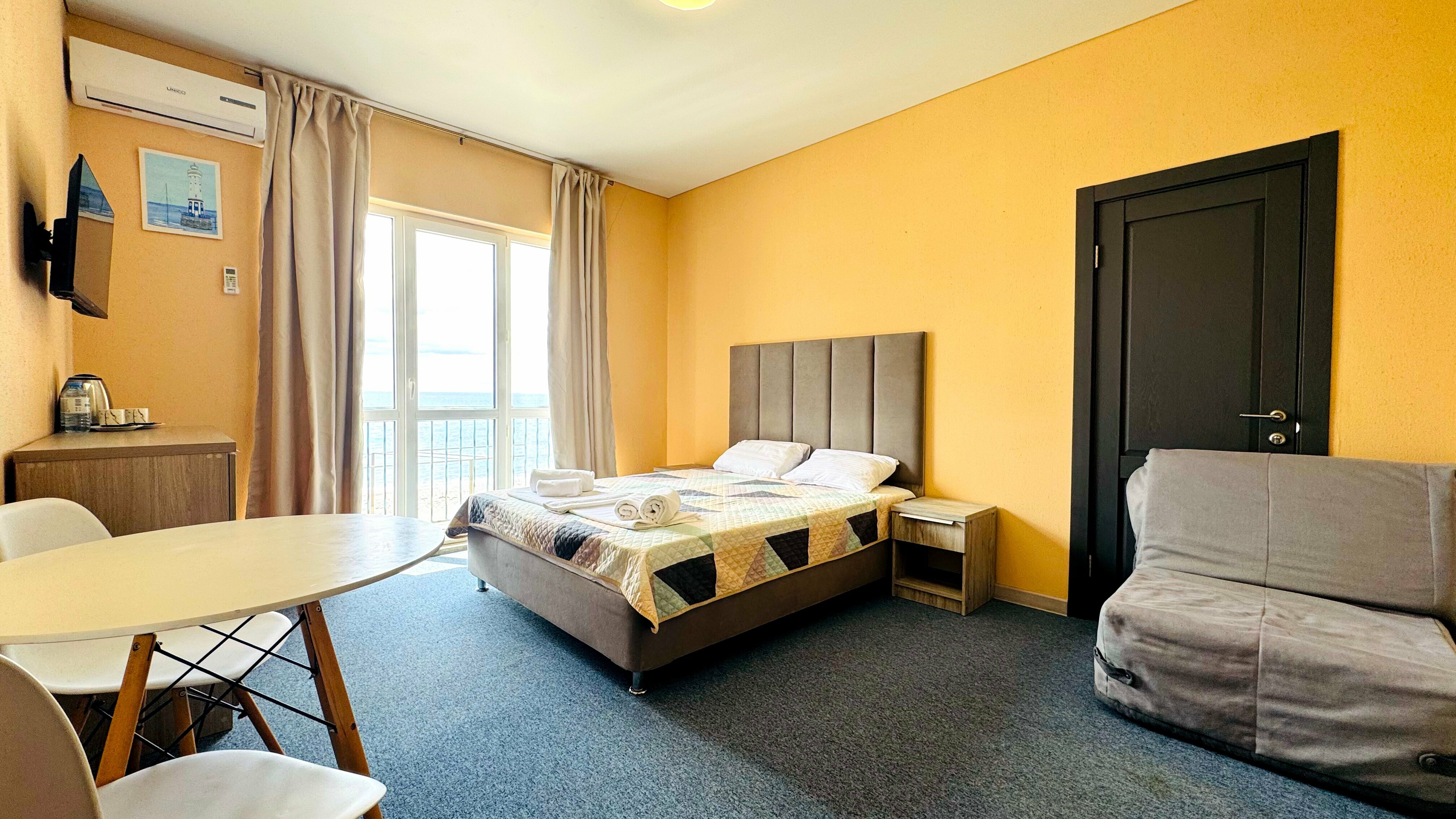 Трехместный номер с видом на море