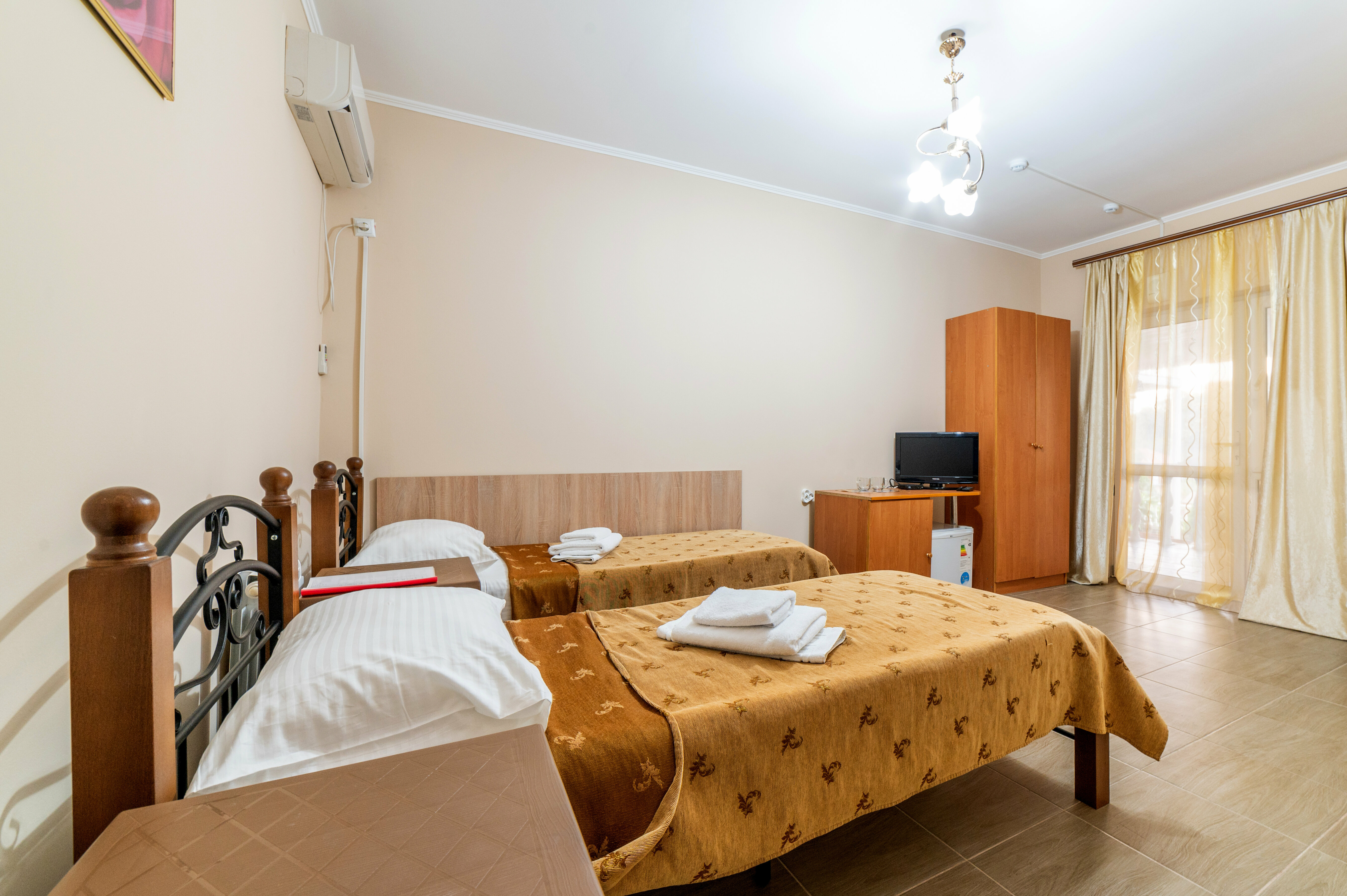 1.4  Двухместный номер категории "Стандарт"