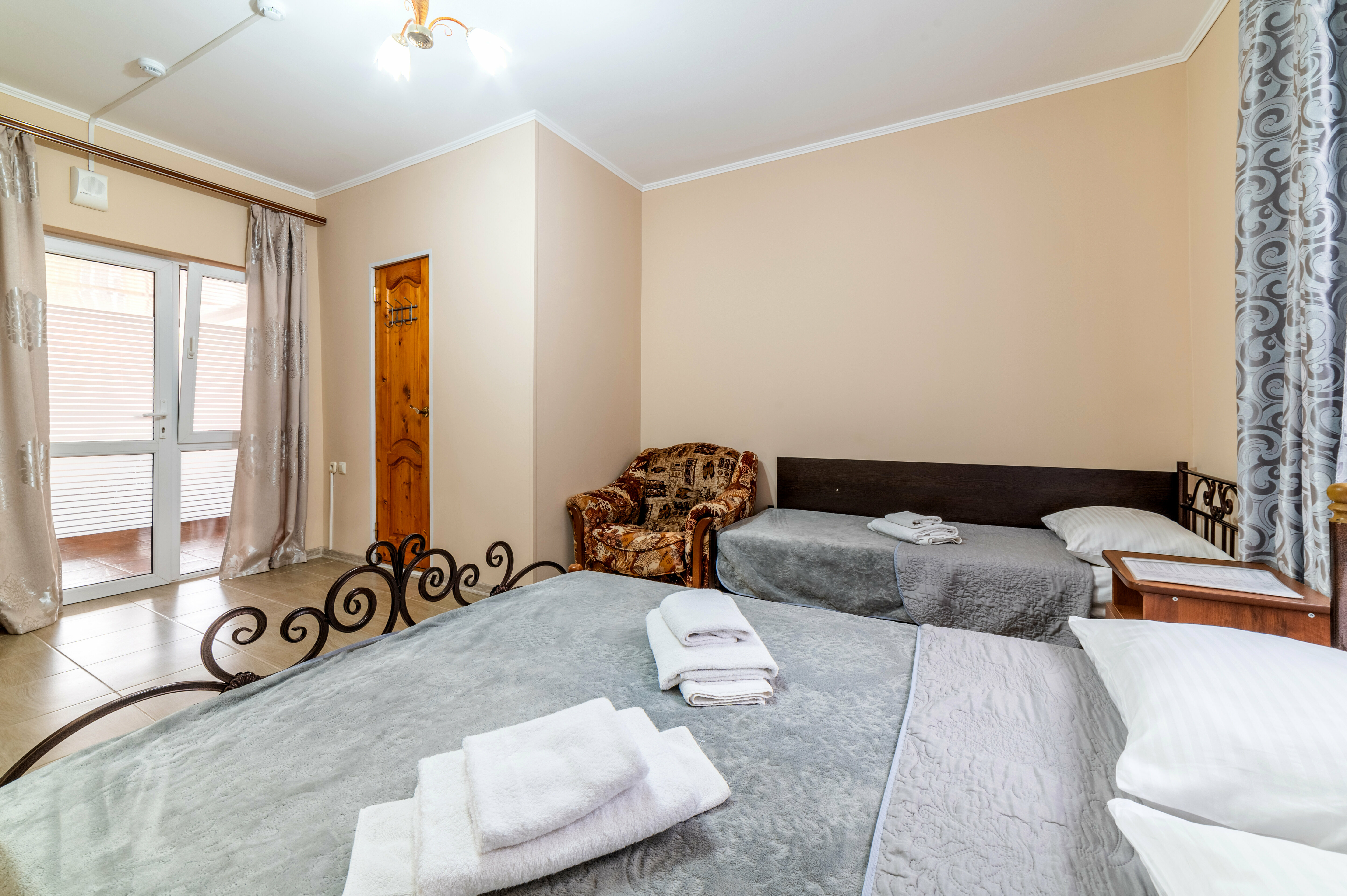 2.5 Трехместный номер категории "Стандарт"